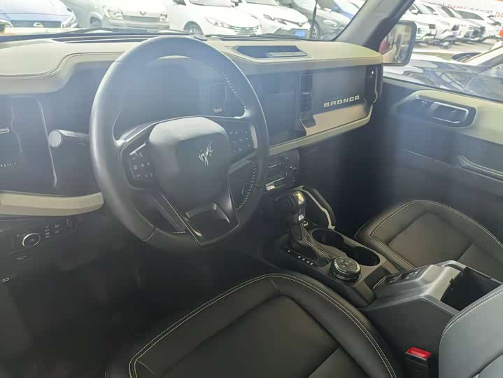 Фото 8 - Ford Bronco