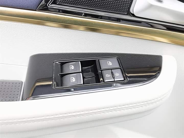 Фото 9 - Dongfeng Forthing M7