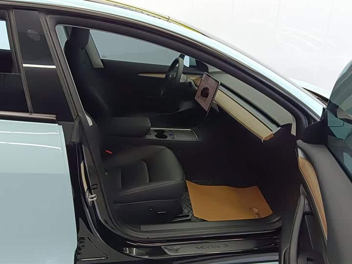 Фото 8 - Tesla Model 3