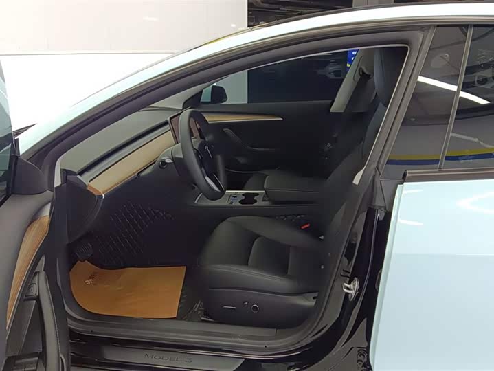 Фото 9 - Tesla Model 3