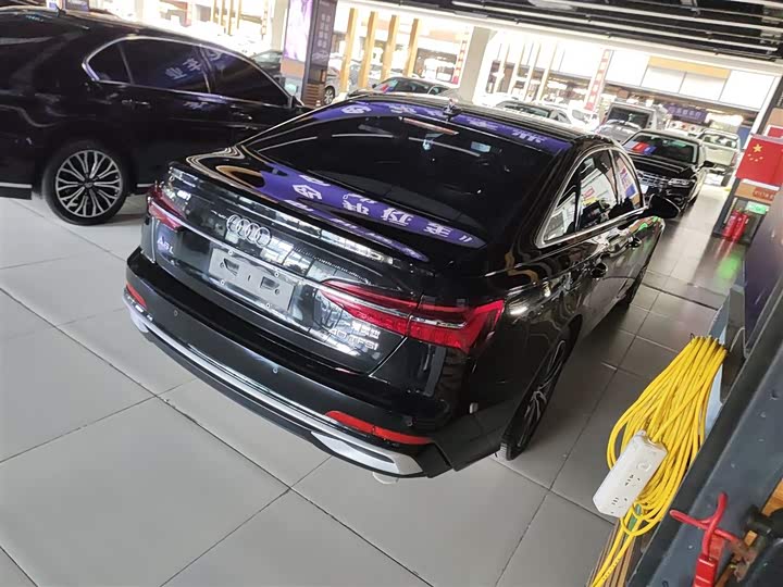 Фото 7 - Audi A6L