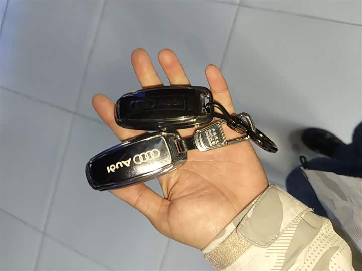 Фото 9 - Audi A6L