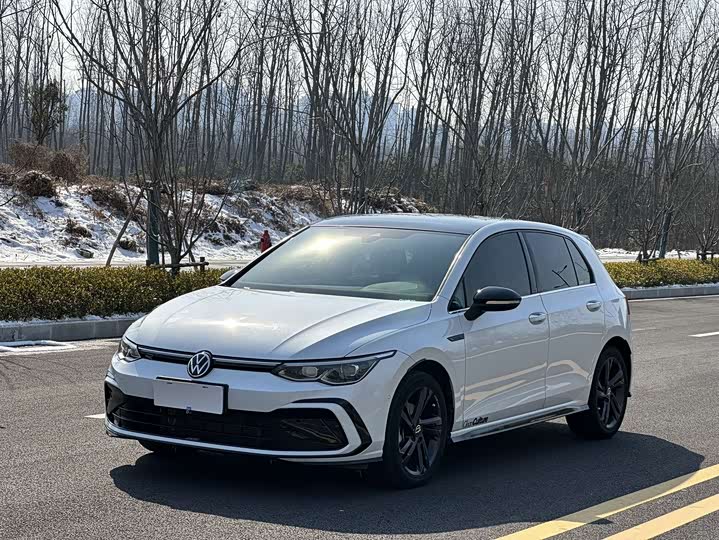 Фото 1 - Volkswagen Golf