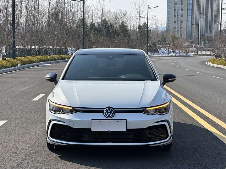 Фото 2 - Volkswagen Golf