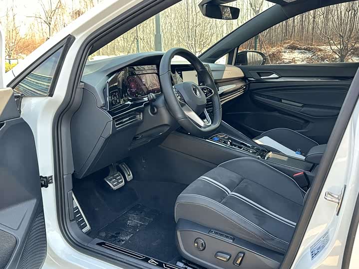 Фото 5 - Volkswagen Golf