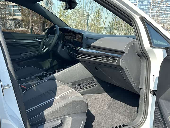 Фото 7 - Volkswagen Golf