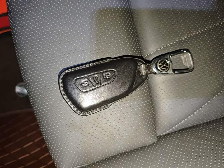 Фото 9 - Volkswagen Passat