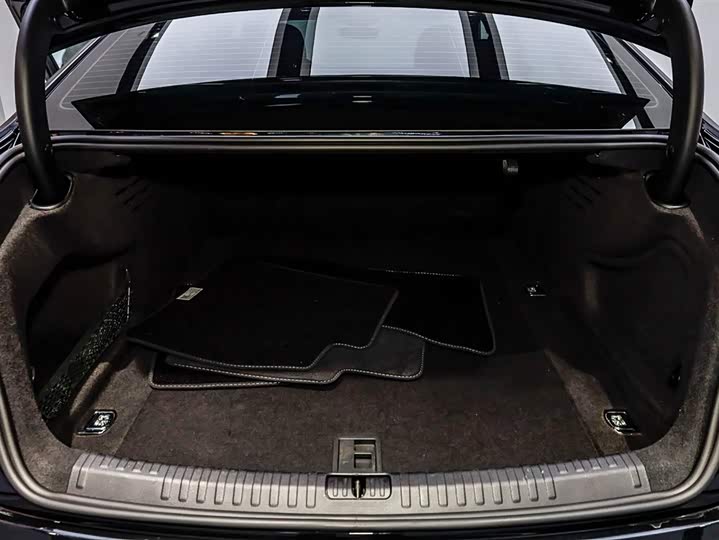 Фото 6 - Audi A6L