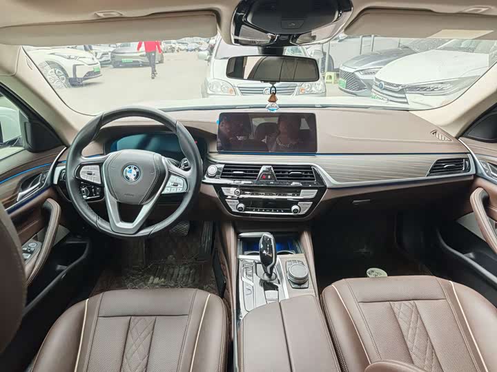 Фото 5 - BMW 5 Series Hybrid