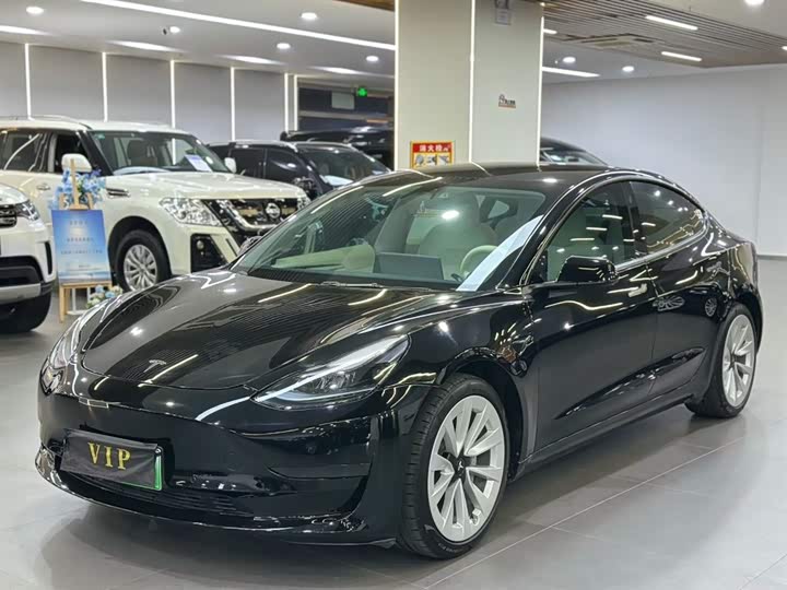 Фото 1 - Tesla Model 3