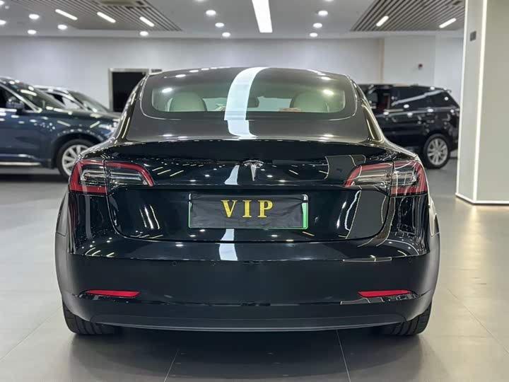 Фото 9 - Tesla Model 3