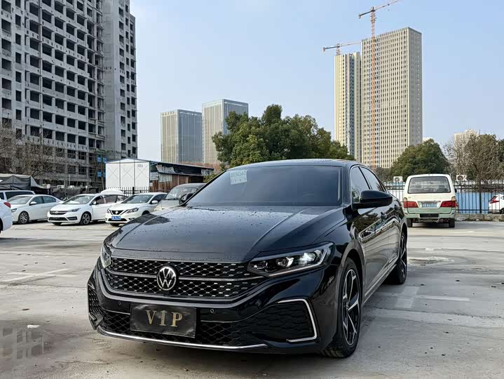 Фото 1 - Volkswagen Passat