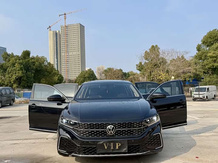 Фото 3 - Volkswagen Passat