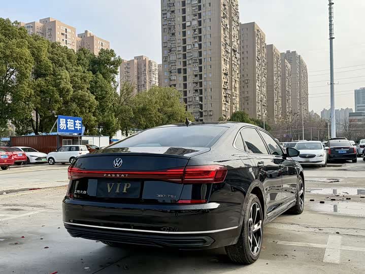 Фото 7 - Volkswagen Passat