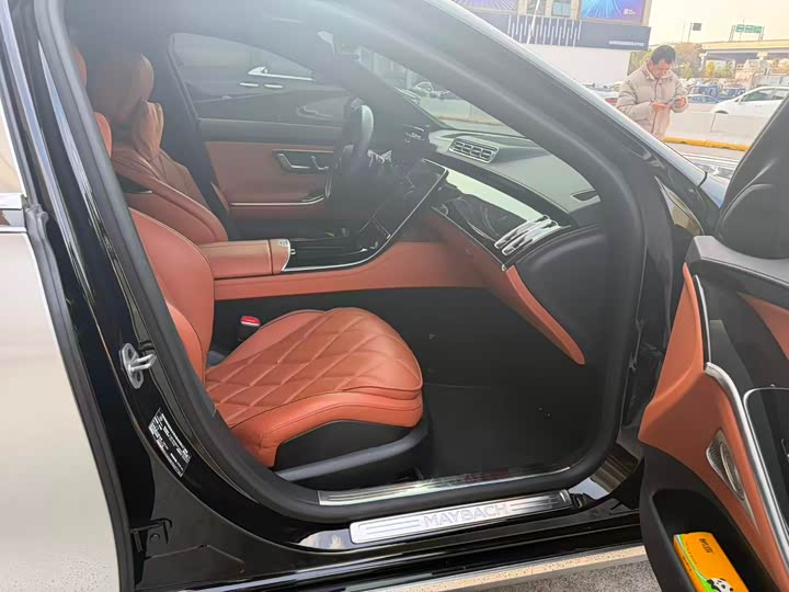 Фото 4 - Mercedes-Benz Maybach S-Class