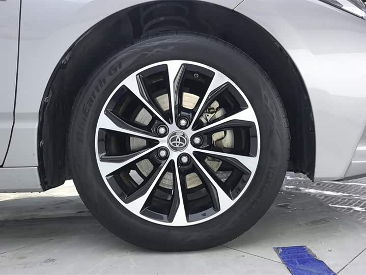 Фото 6 - Toyota Avalon