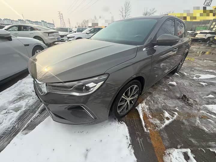 Фото 2 - Geely Emgrand