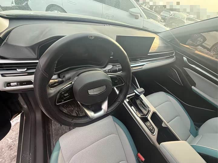 Фото 4 - Geely Emgrand