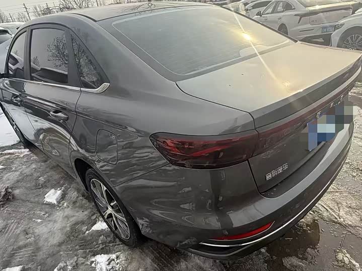 Фото 8 - Geely Emgrand