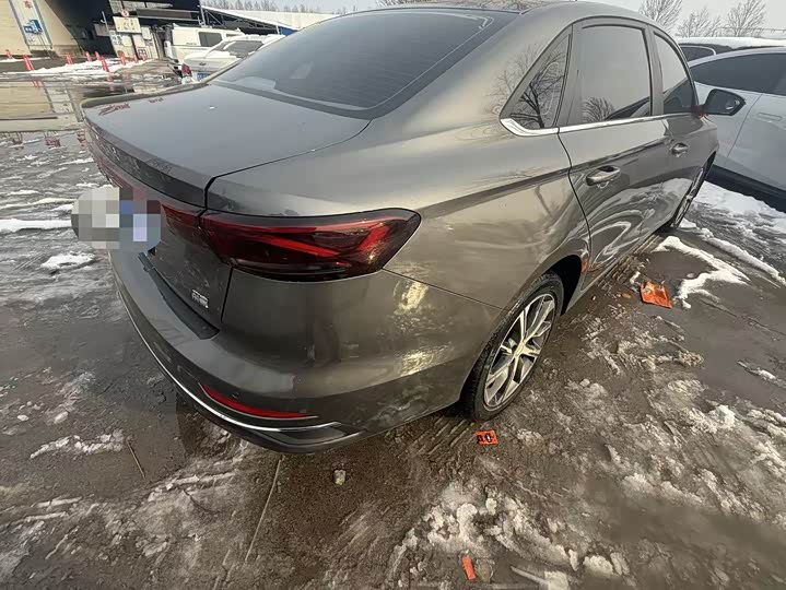 Фото 9 - Geely Emgrand