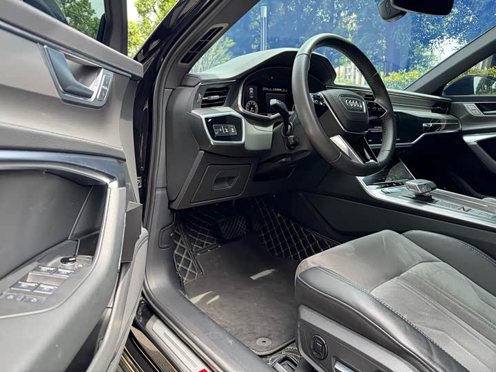 Фото 4 - Audi A6L