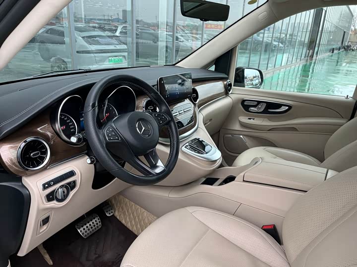 Фото 6 - Mercedes-Benz V-Class