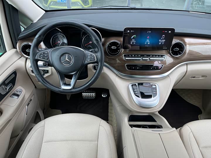 Фото 8 - Mercedes-Benz V-Class