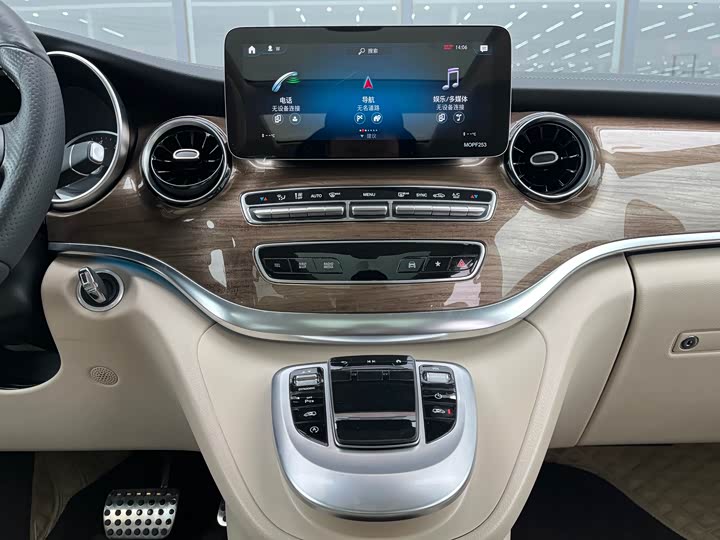 Фото 9 - Mercedes-Benz V-Class