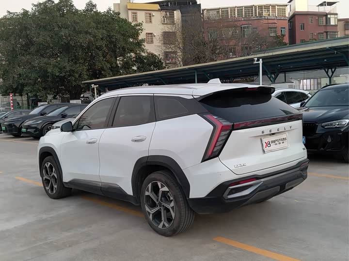 Фото 4 - Geely Atlas L