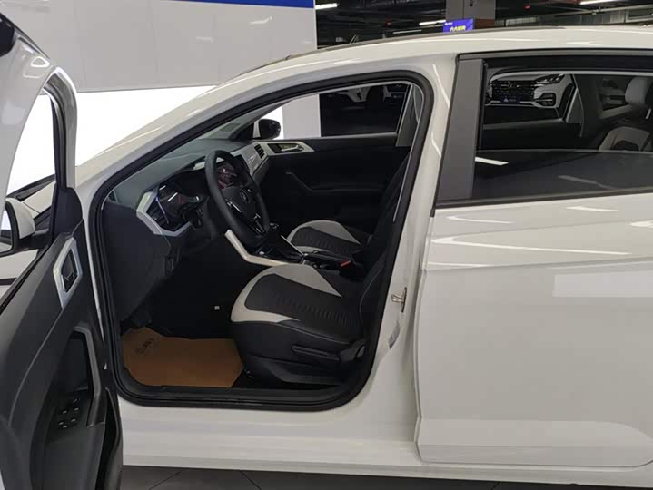 Фото 9 - Volkswagen Polo