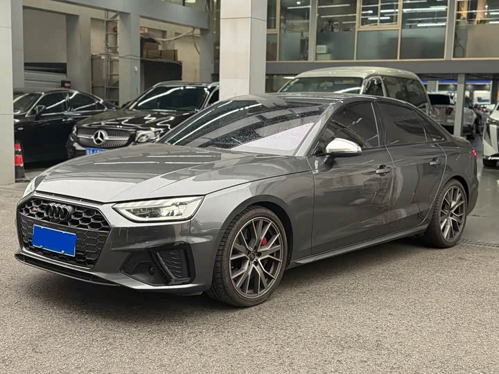 Фото 1 - Audi S4