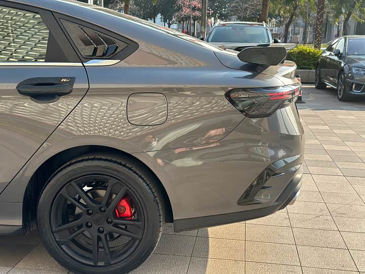 Фото 7 - Geely Binrui