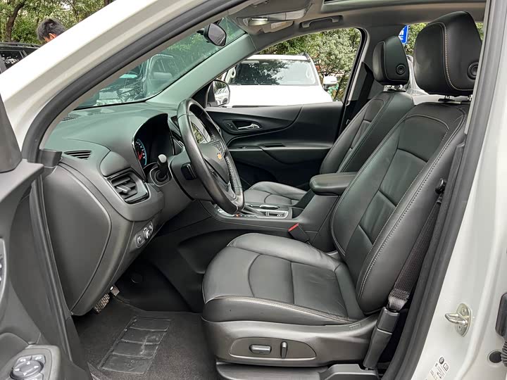Фото 8 - Chevrolet Equinox