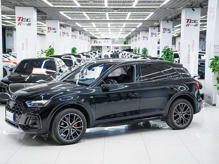 Фото 1 - Audi Q5L