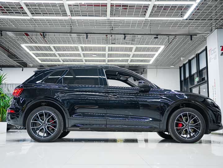 Фото 4 - Audi Q5L