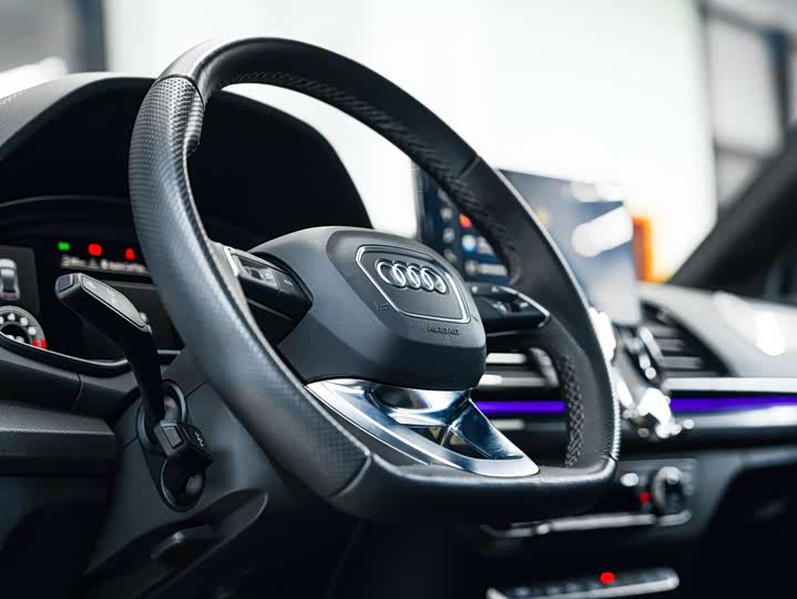 Фото 7 - Audi Q5L