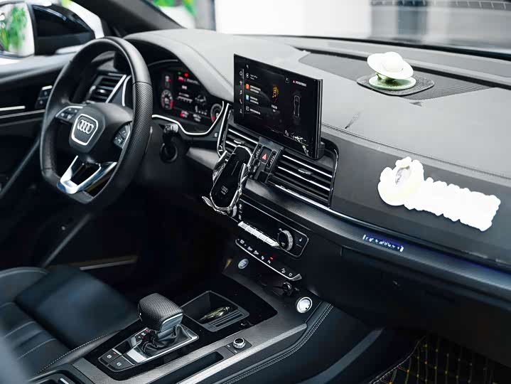 Фото 9 - Audi Q5L