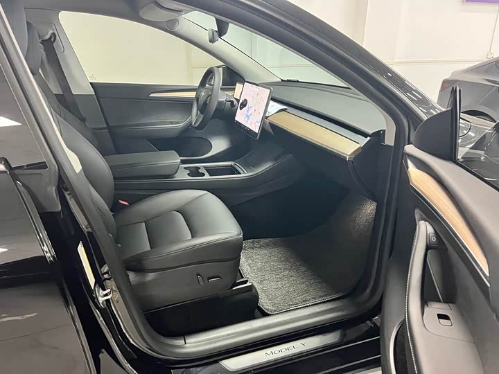 Фото 4 - Tesla Model Y