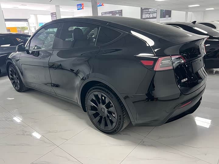 Фото 8 - Tesla Model Y