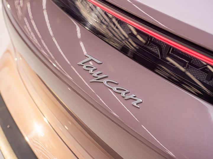 Фото 8 - Porsche Taycan