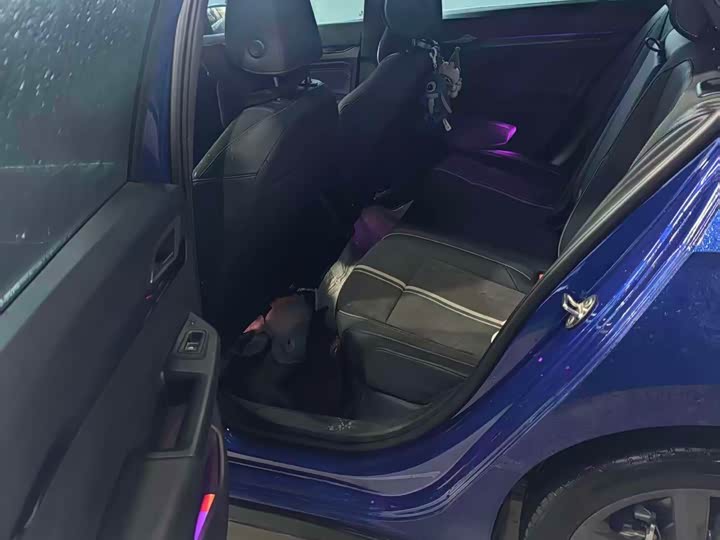 Фото 8 - Volkswagen Golf