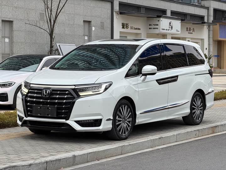 Фото 1 - Honda Elysion