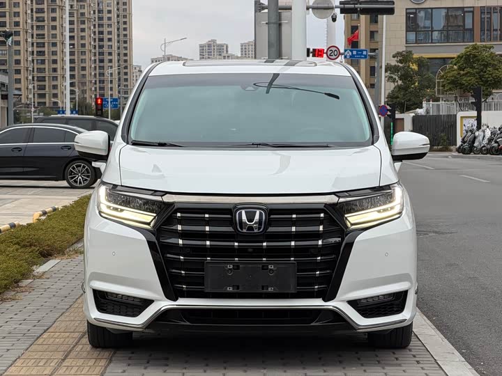 Фото 2 - Honda Elysion