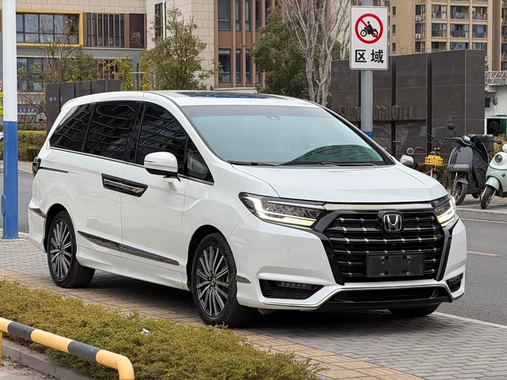 Фото 3 - Honda Elysion