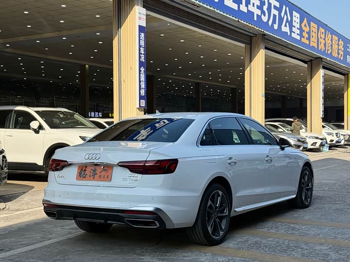 Фото 6 - Audi A4L