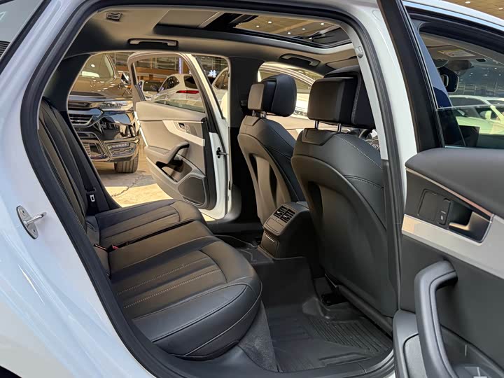 Фото 8 - Audi A4L