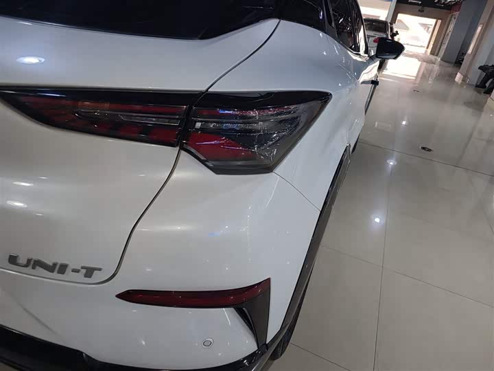 Фото 8 - Changan UNI-T
