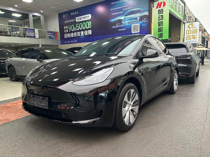 Фото 1 - Tesla Model Y