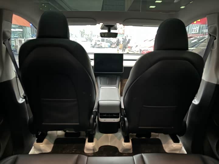 Фото 9 - Tesla Model Y