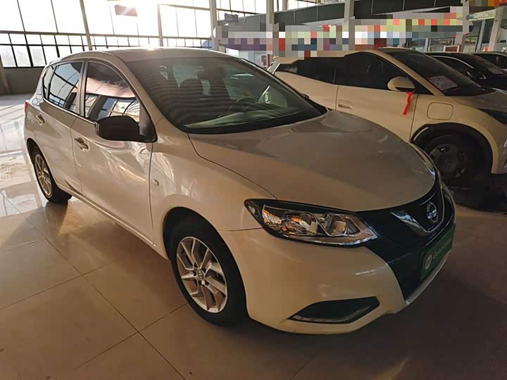 Фото 4 - Nissan Tiida